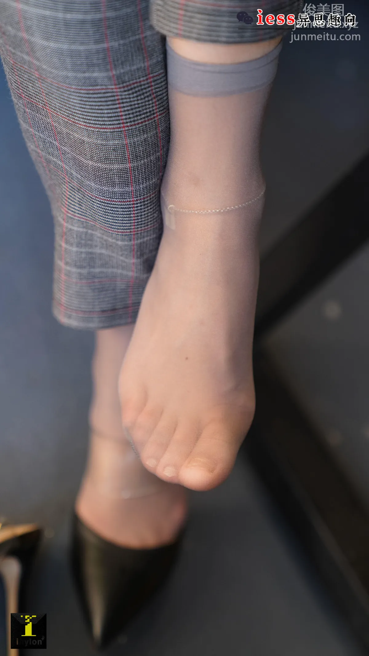 [IESS] Pu Hui Collection 132 - Ge Ge, Wonderful Short Gray Stockings Close-Up photo 26