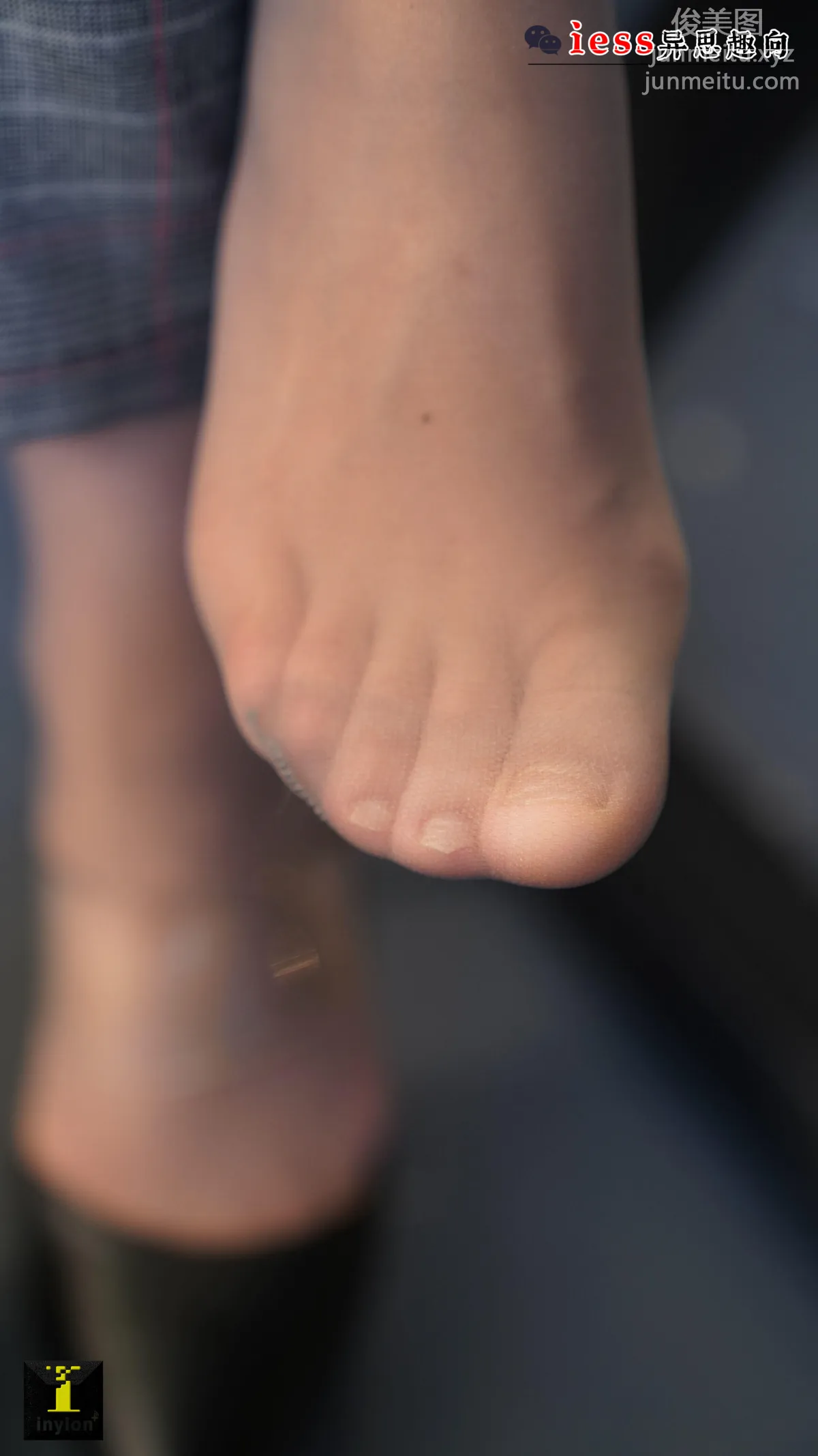 [IESS] Pu Hui Collection 132 - Ge Ge, Wonderful Short Gray Stockings Close-Up photo 28