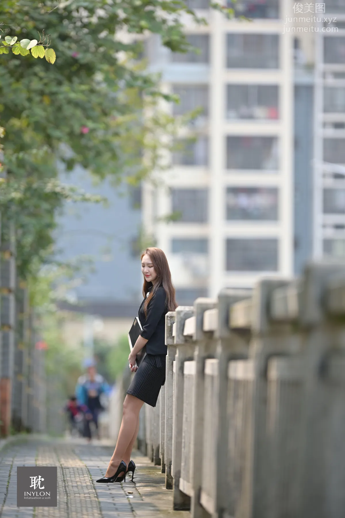 [IESS異思趣向] 普惠集 177特别版- 跟拍上班的雲芝 [73P] 2