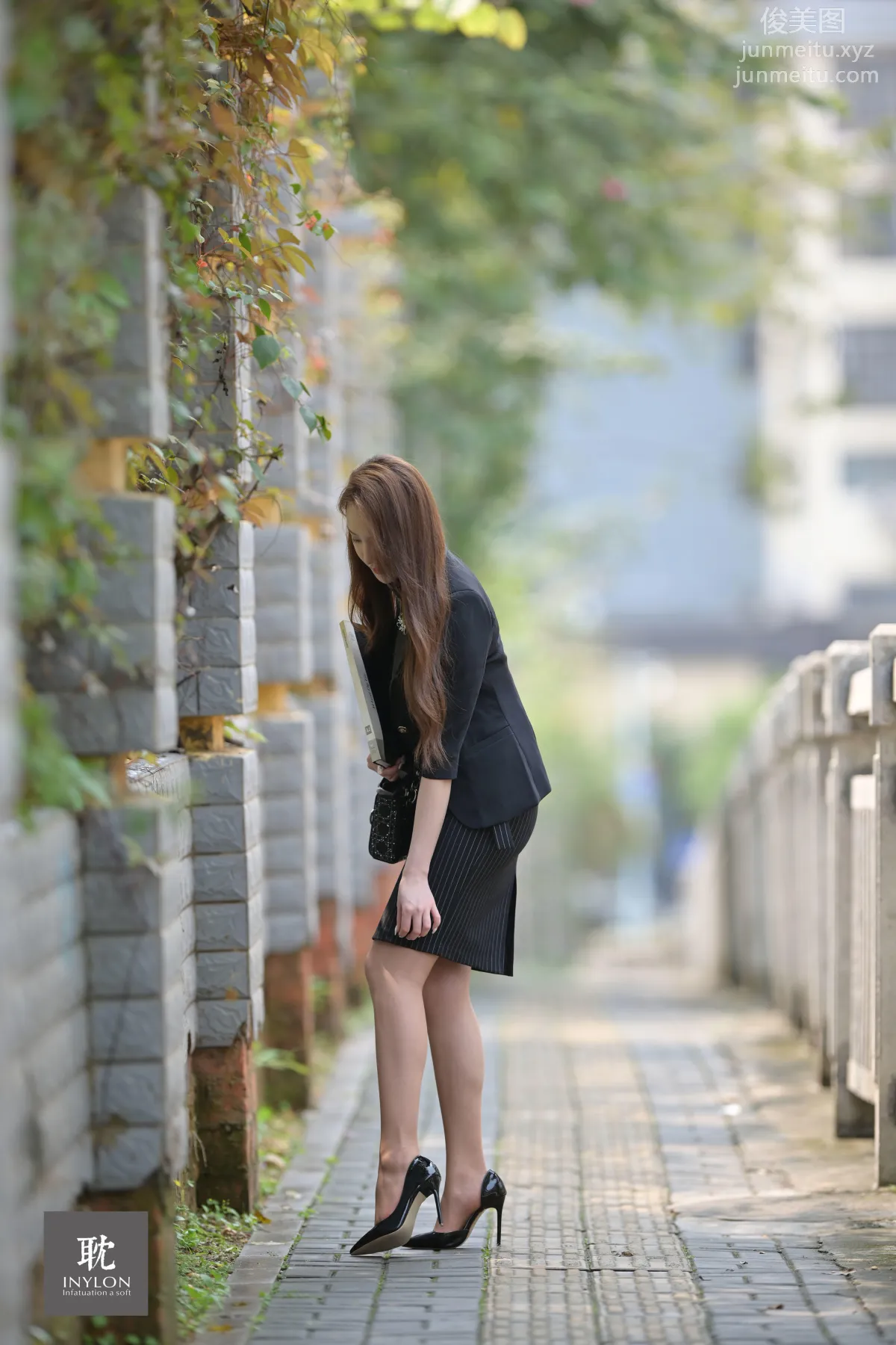 [IESS異思趣向] 普惠集 177特别版- 跟拍上班的雲芝 [73P] 24