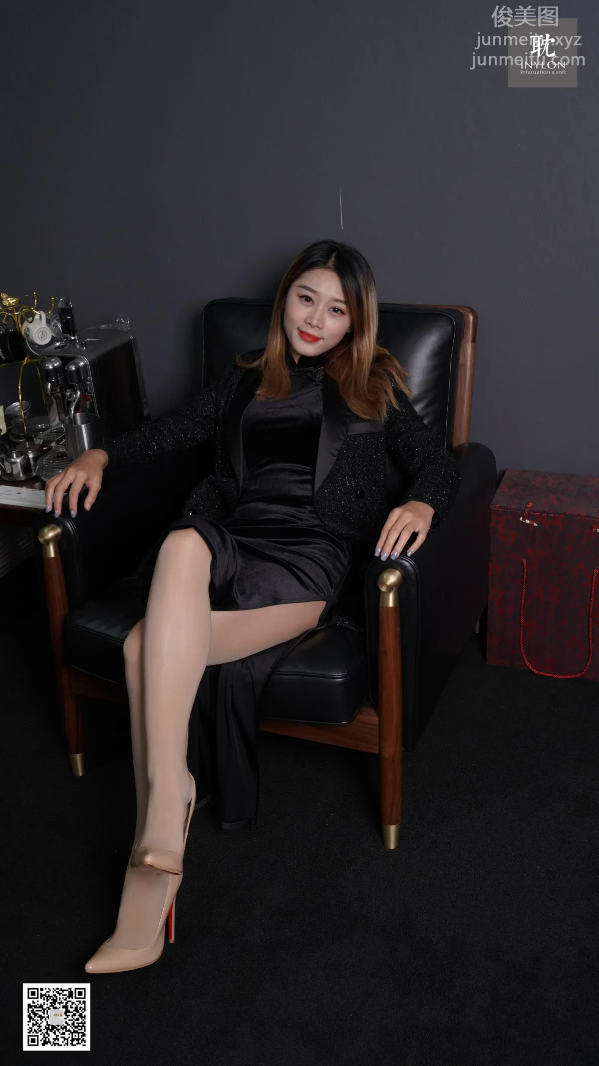 [IESS] Pu Hui Set 186 Xiao Qing, Smooth Qipao and Shiny Horse Oil Stockings [98P] photo 7