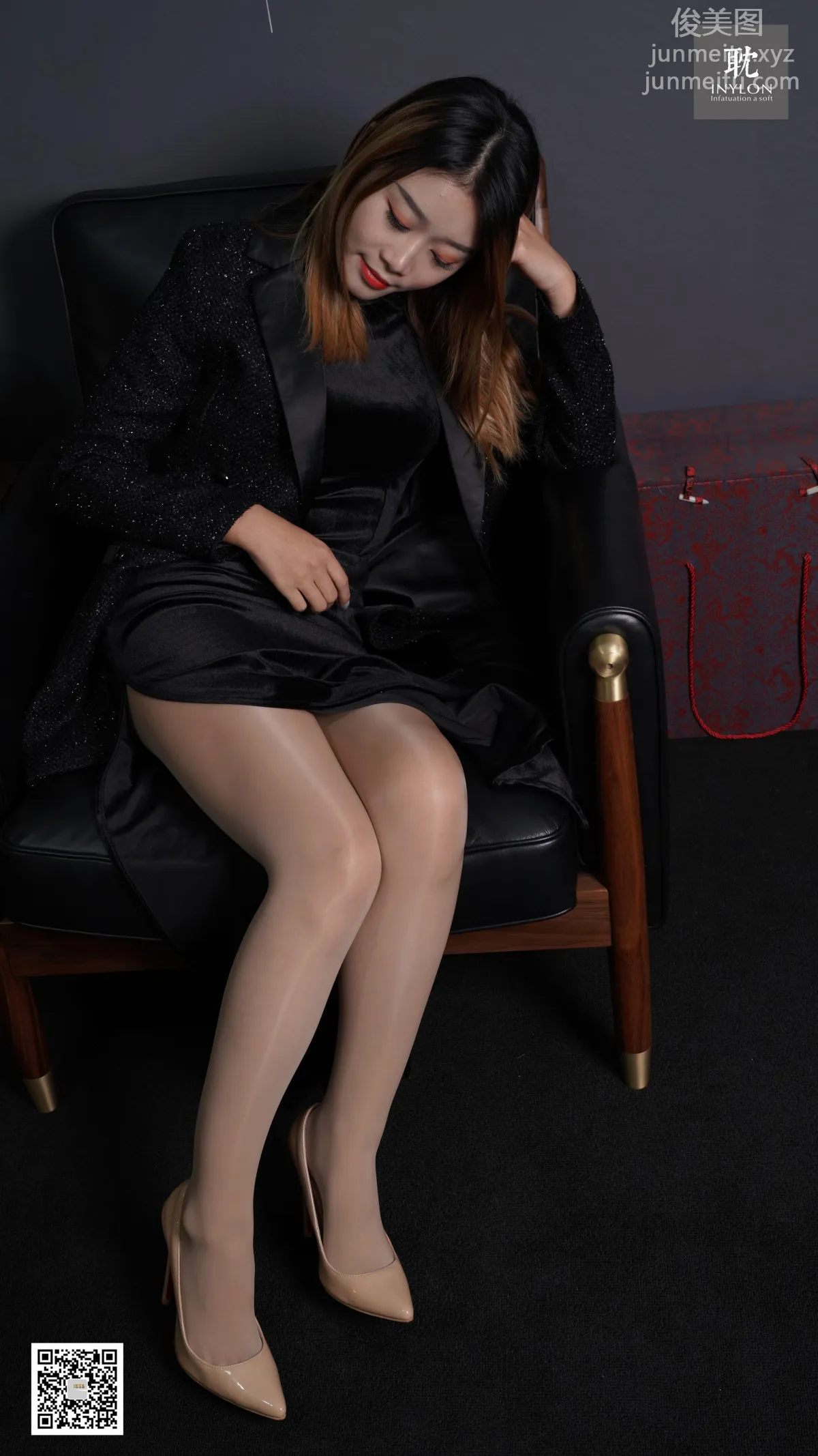 [IESS] Pu Hui Set 186 Xiao Qing, Smooth Qipao and Shiny Horse Oil Stockings [98P] photo 15