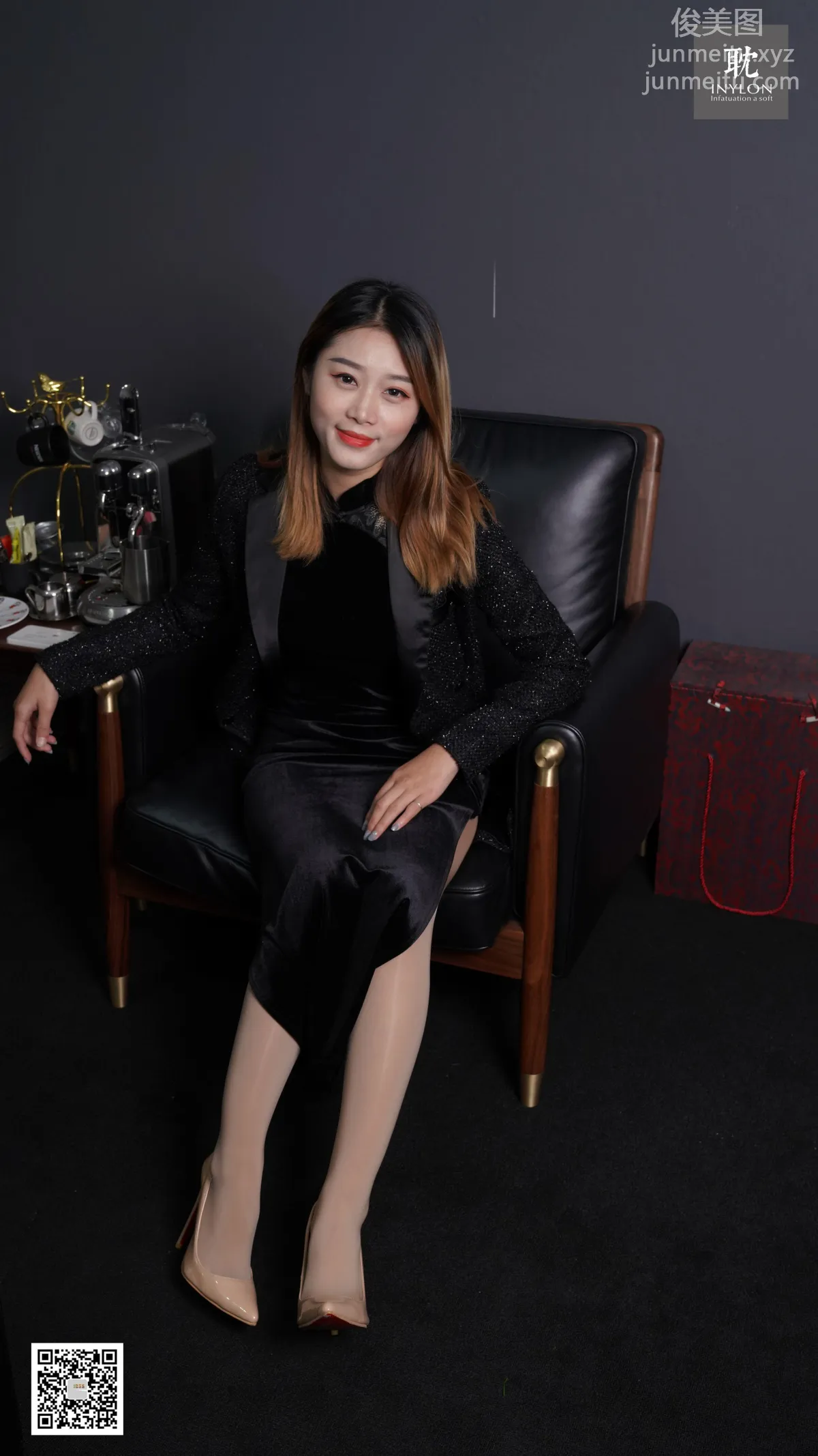 [IESS] Pu Hui Set 186 Xiao Qing, Smooth Qipao and Shiny Horse Oil Stockings [98P] photo 67