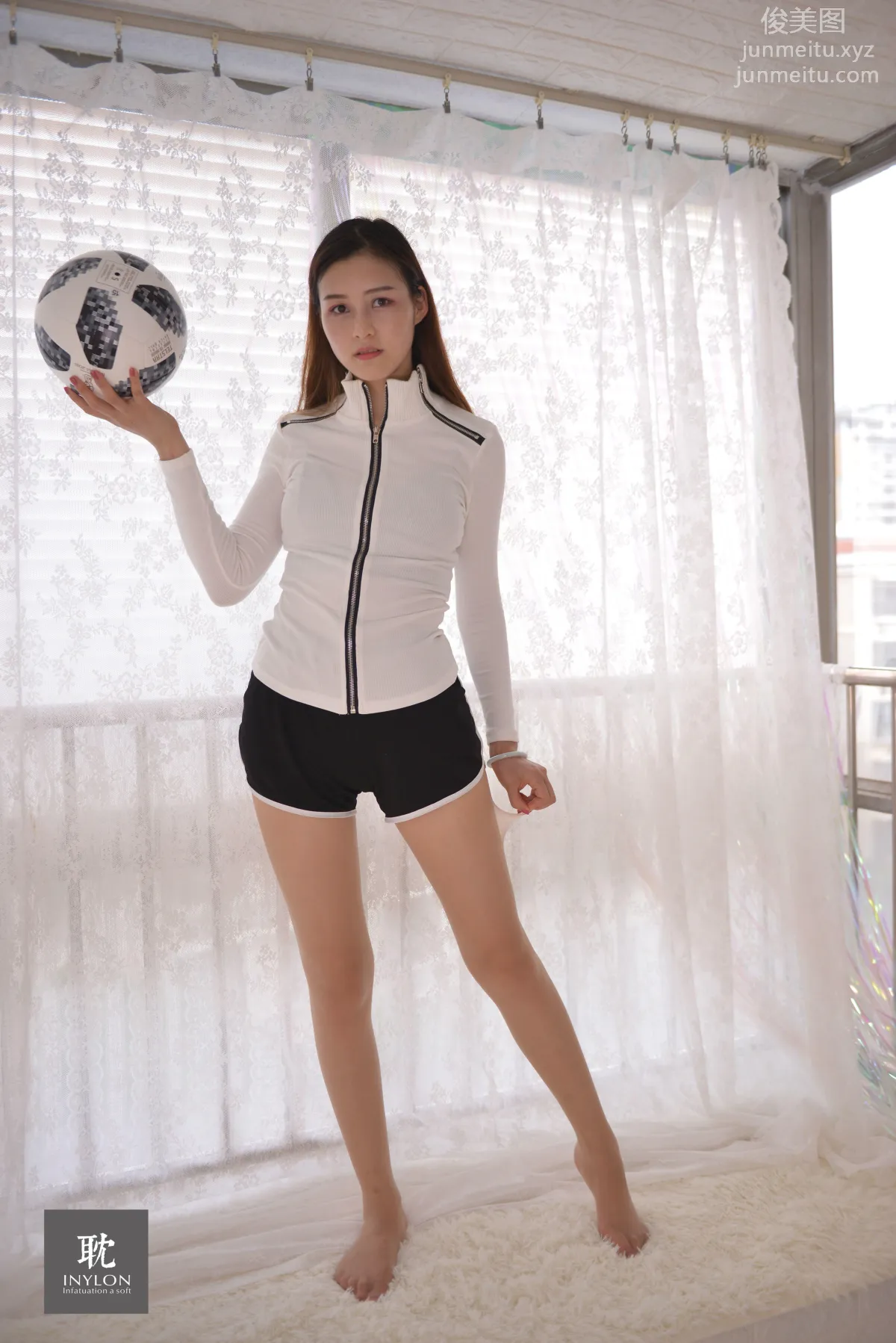 [IESS] Pu Hui Ji 235, Model: Jiu Mei, Happily Playing with a Ball photo 9