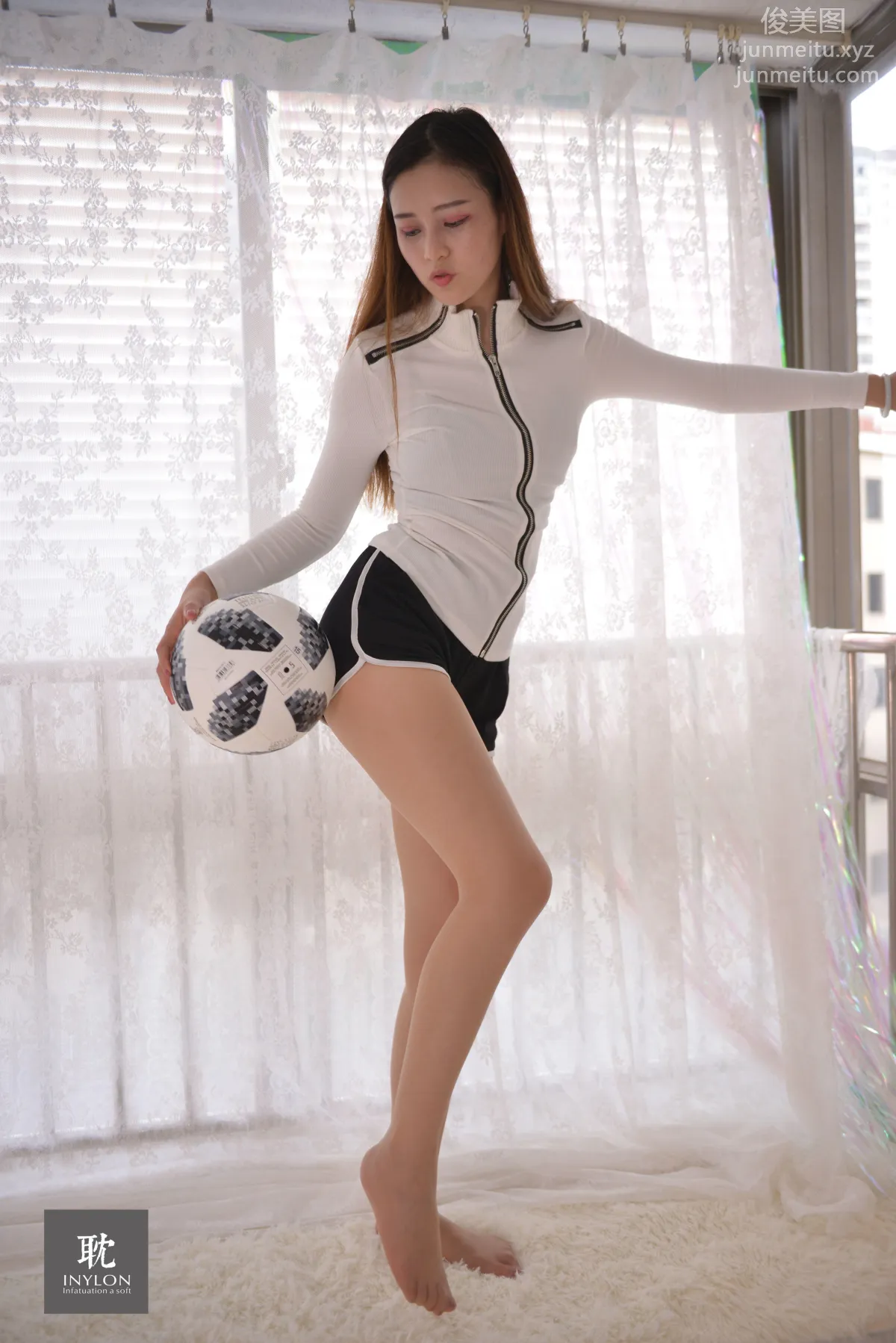 [IESS] Pu Hui Ji 235, Model: Jiu Mei, Happily Playing with a Ball photo 17