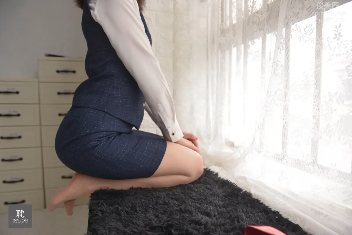[IESS] Pu Hui Ji 243, Ge Ge, Removing Stockings by the Window [70P] photo 38