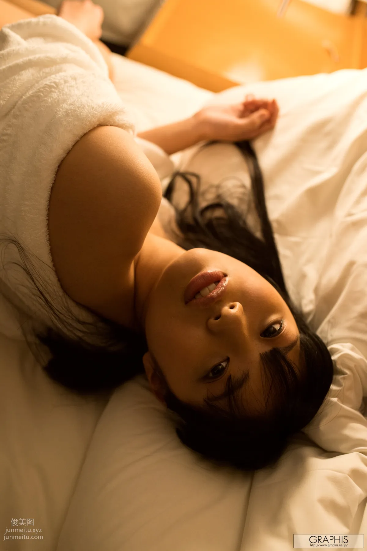 Matsuri Kiritani: Graphis first gravure photo 93