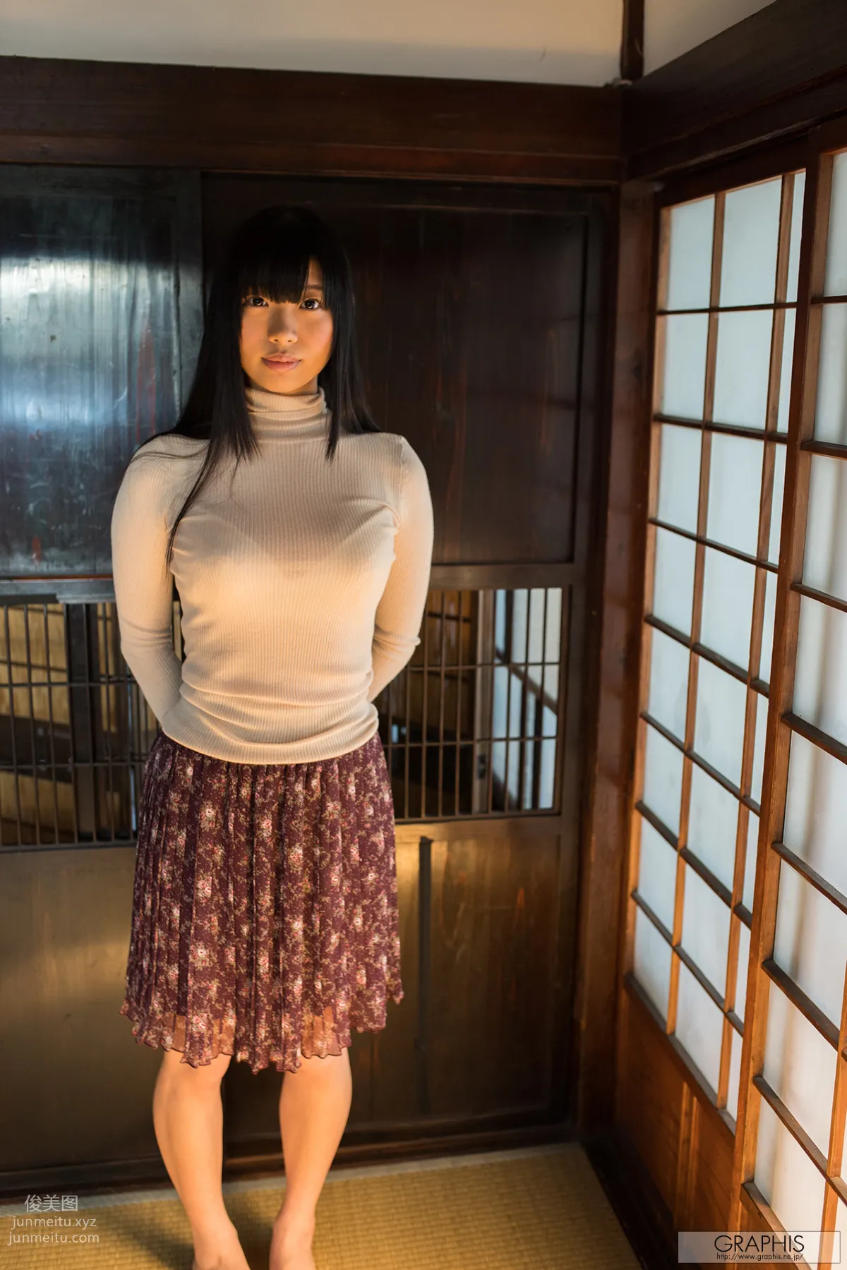 Matsuri Kiritani: Graphis first gravure photo 13