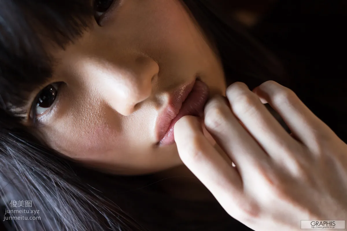 Matsuri Kiritani: Graphis first gravure photo 72