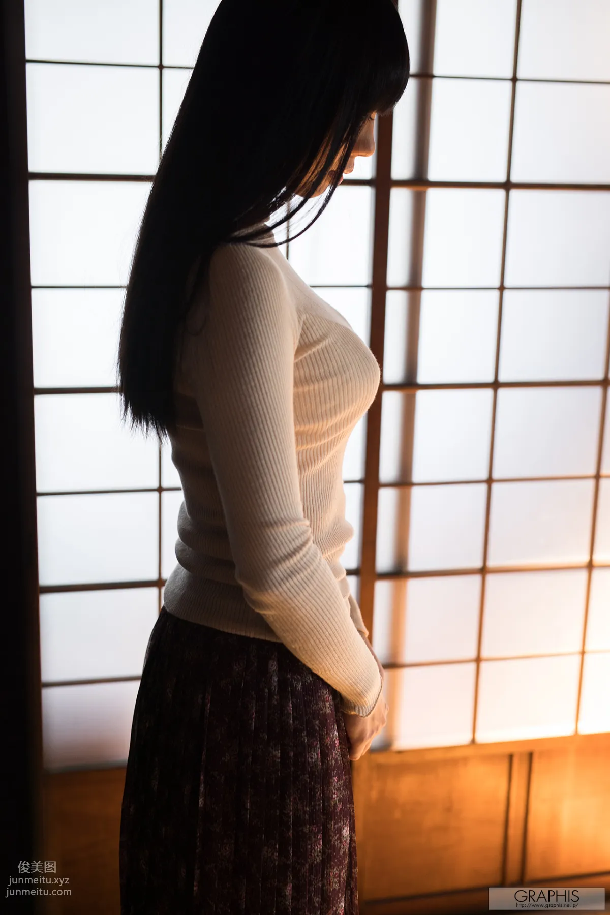 Matsuri Kiritani: Graphis first gravure photo 17