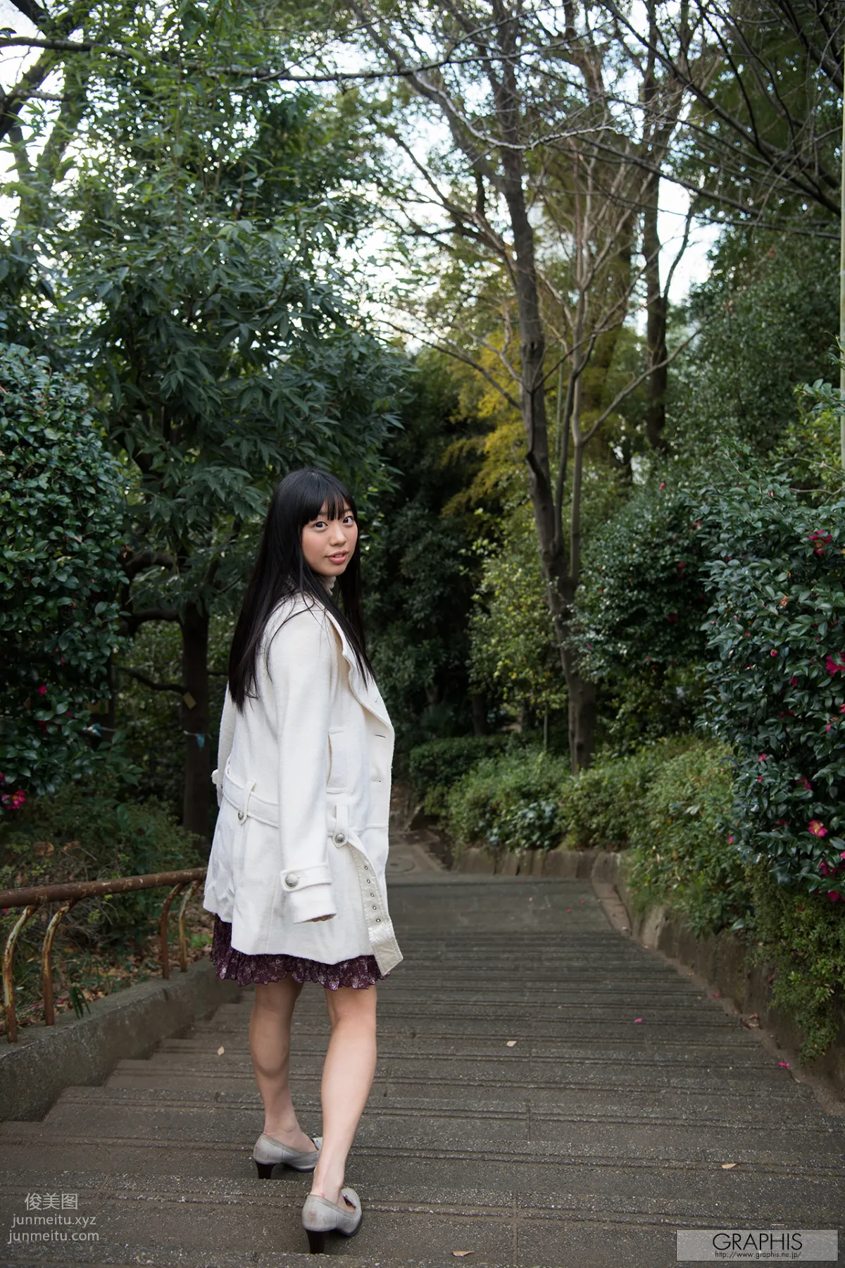 Matsuri Kiritani: Graphis first gravure photo 3