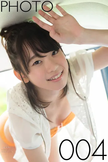 [Graphis] 2017.11.25 First Gravure 初脫ぎ娘 Yura Kano 架乃ゆら 2