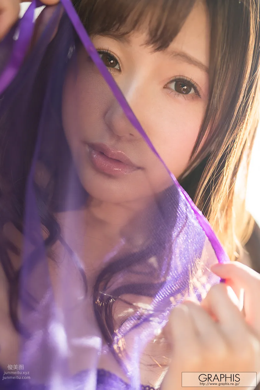 Moe Amatsuka: Graphis photo 2