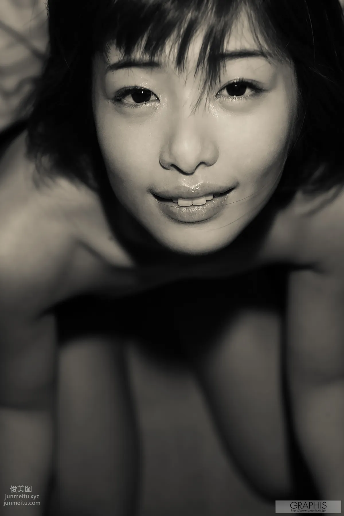 Nanami Kawakami: Graphis photo 31