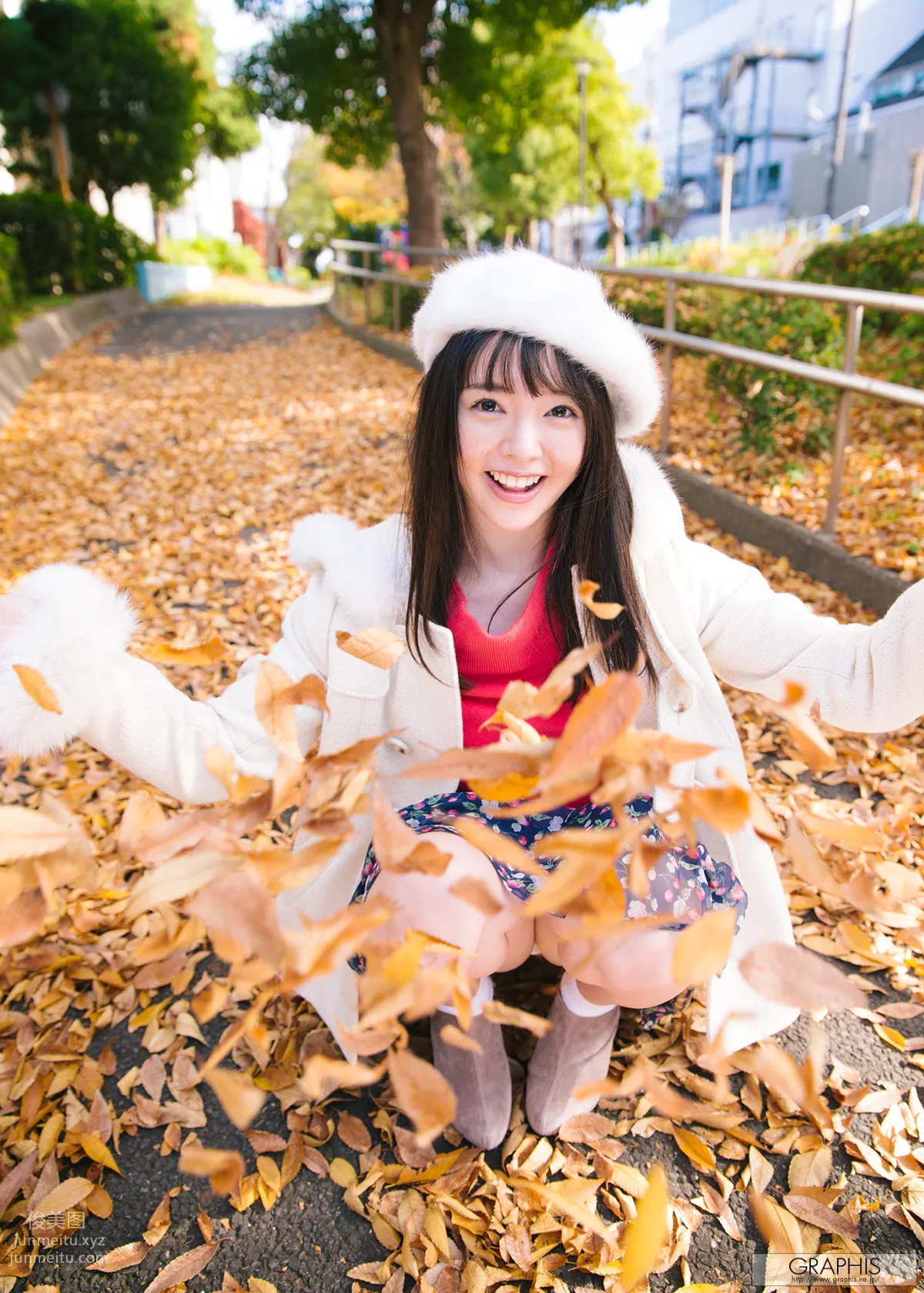 Yuna Ogura: Graphis photo 6