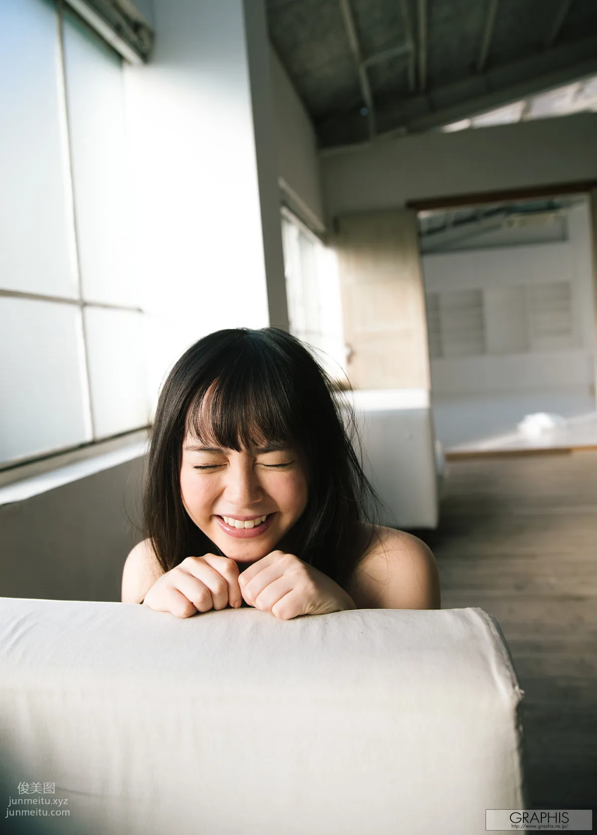 Yuna Ogura: Graphis photo 40