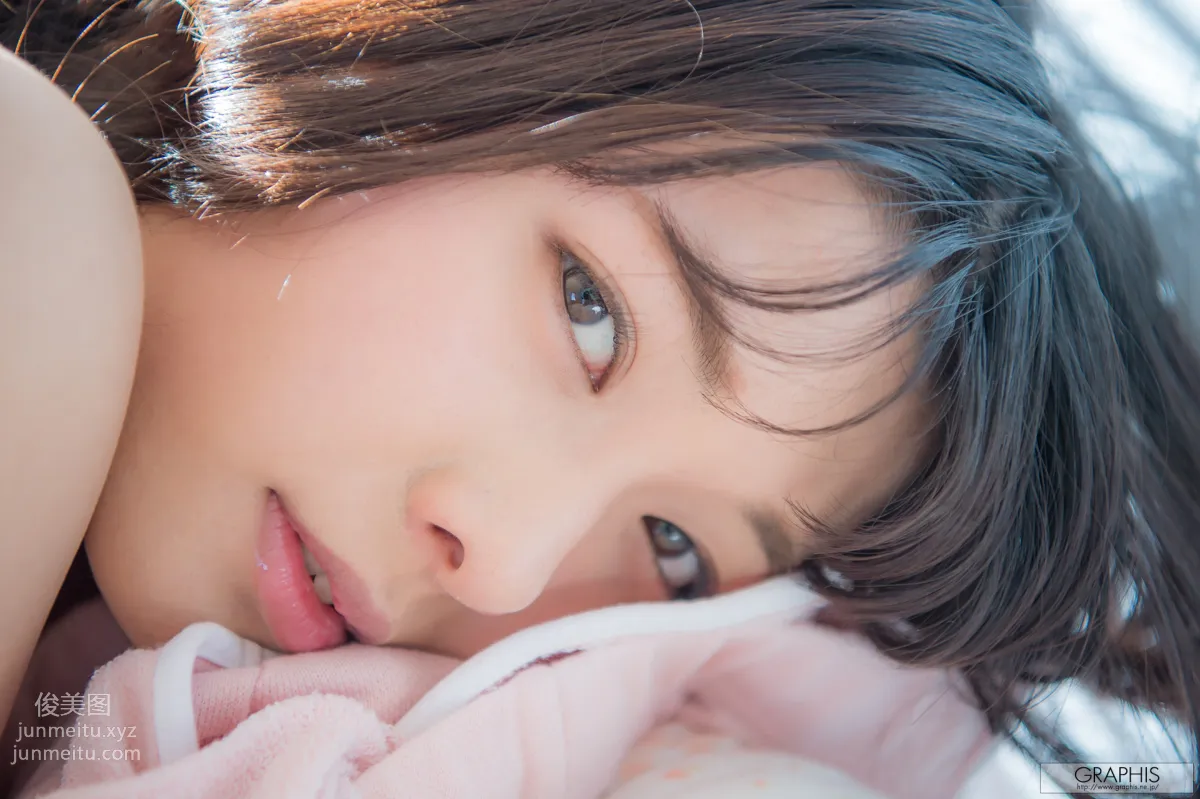 Hinata Koizumi: Graphis photo 4
