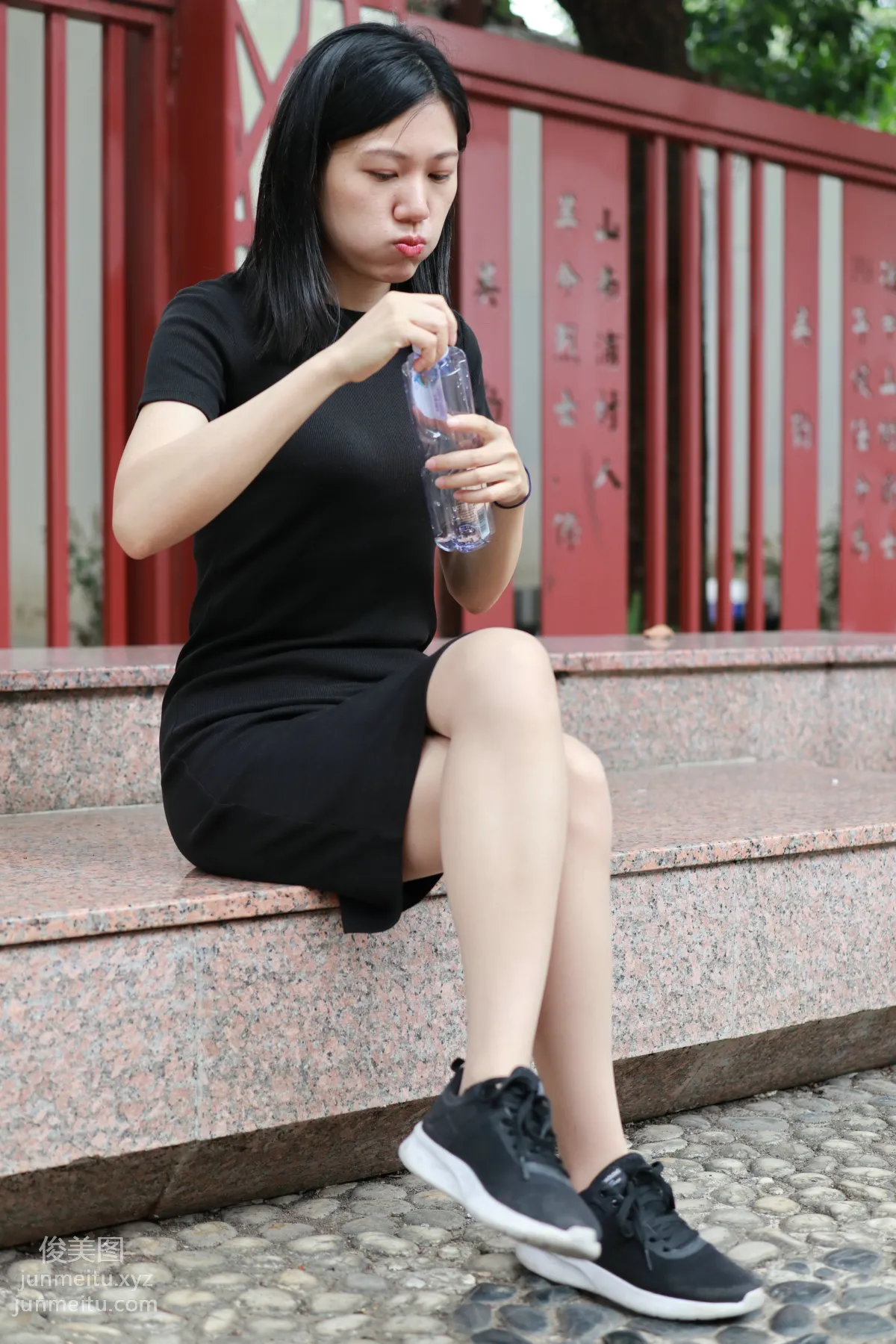 Mojing Street NO.166, High Heels and Sneakers with Stockings Alternating [135P] photo 10