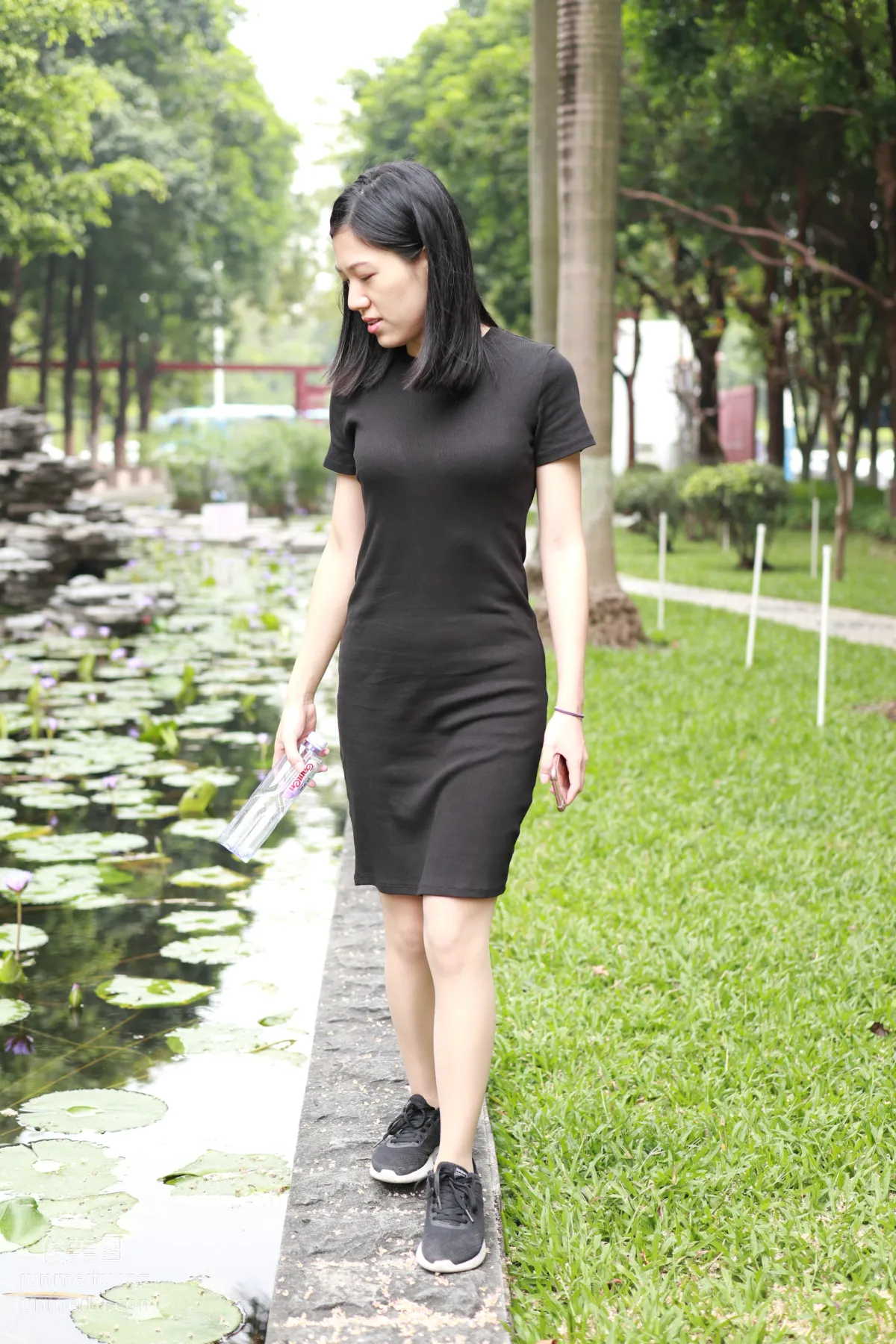 Mojing Street NO.166, High Heels and Sneakers with Stockings Alternating [135P] photo 26