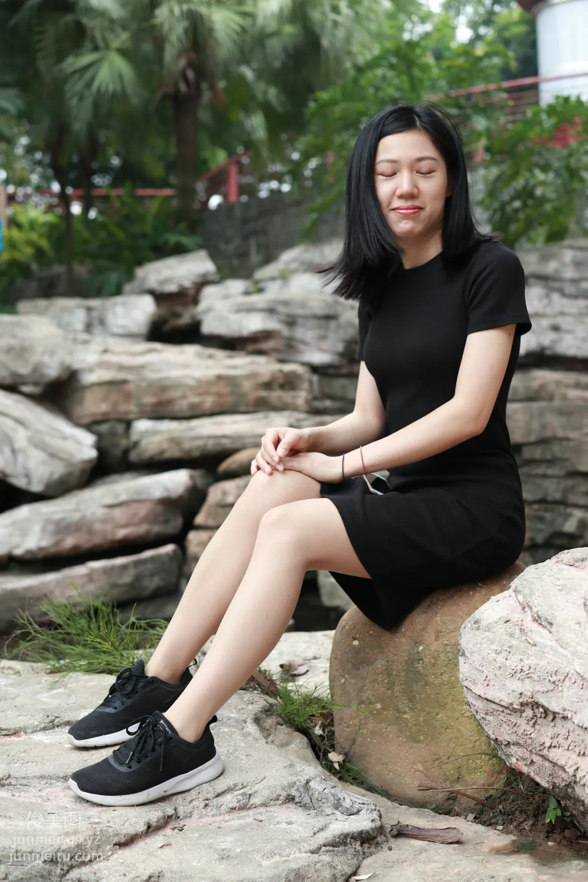 Mojing Street NO.166, High Heels and Sneakers with Stockings Alternating [135P] photo 39