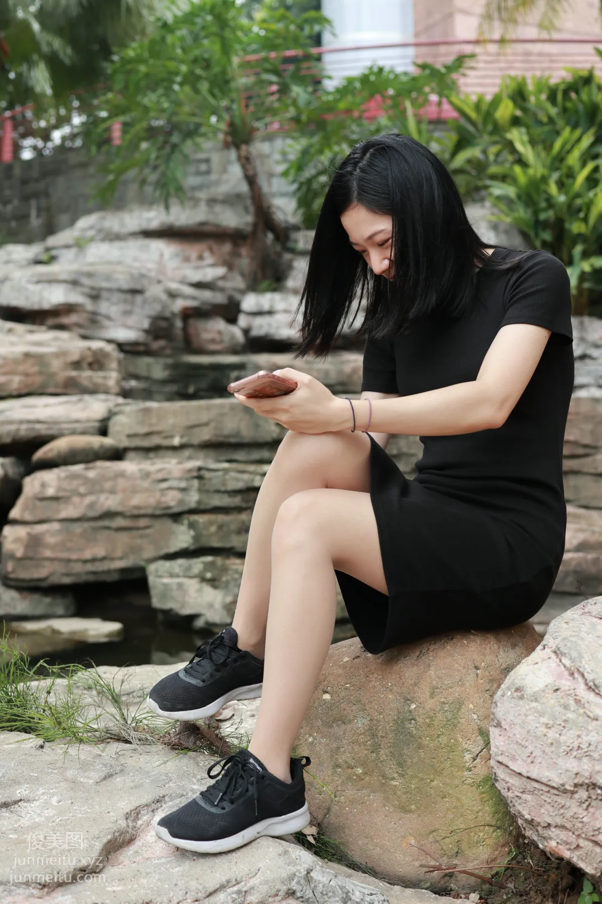 Mojing Street NO.166, High Heels and Sneakers with Stockings Alternating [135P] photo 40