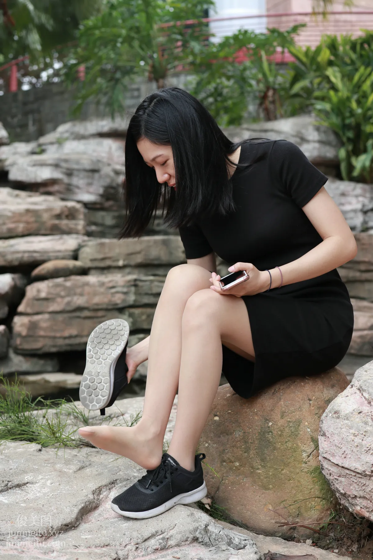 Mojing Street NO.166, High Heels and Sneakers with Stockings Alternating [135P] photo 41