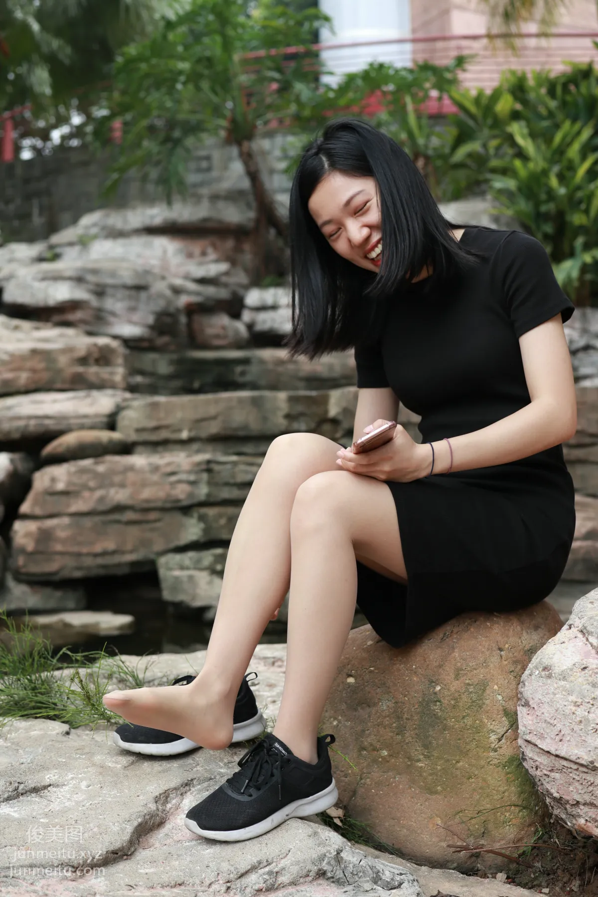 Mojing Street NO.166, High Heels and Sneakers with Stockings Alternating [135P] photo 42