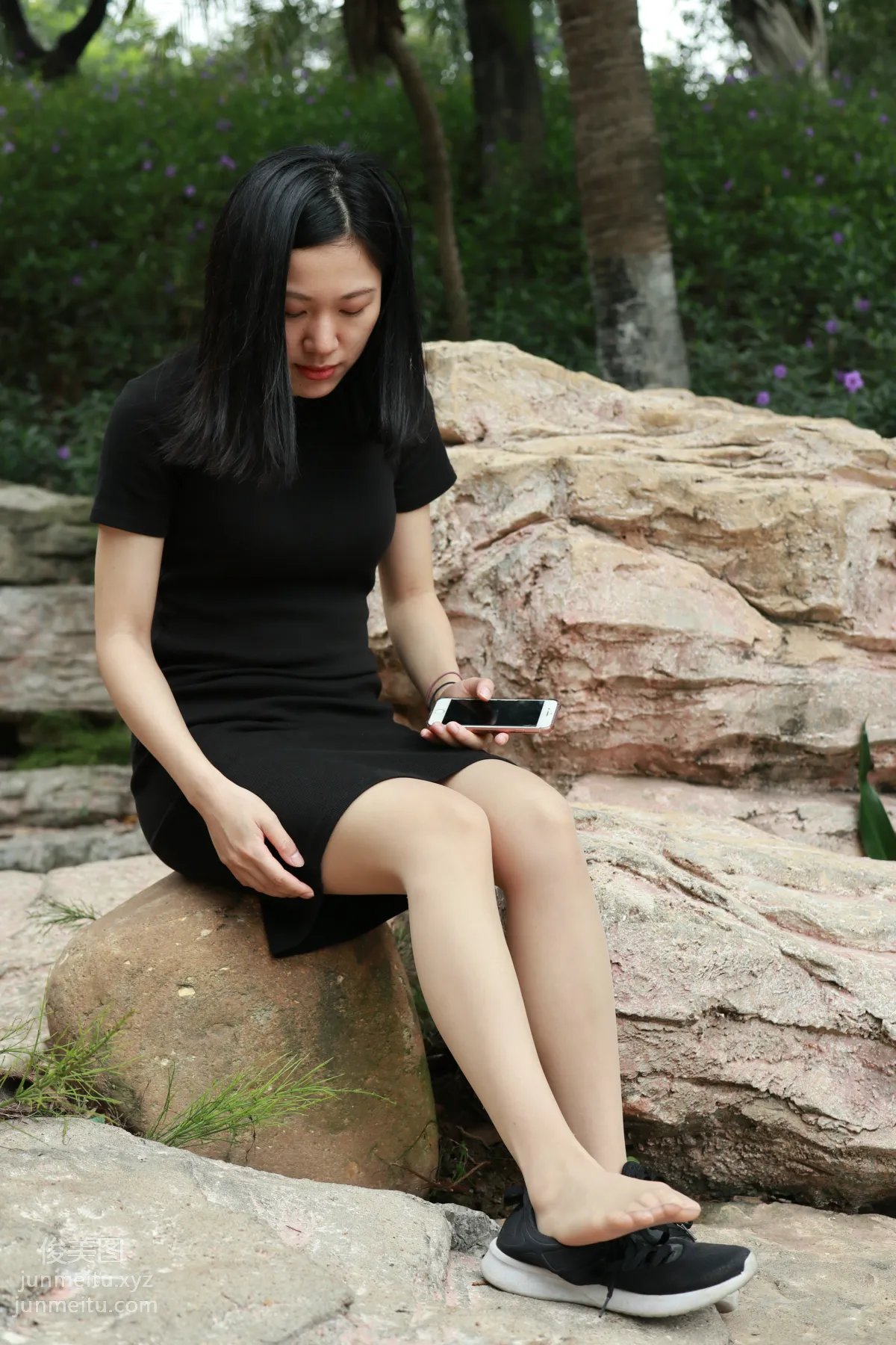 Mojing Street NO.166, High Heels and Sneakers with Stockings Alternating [135P] photo 43