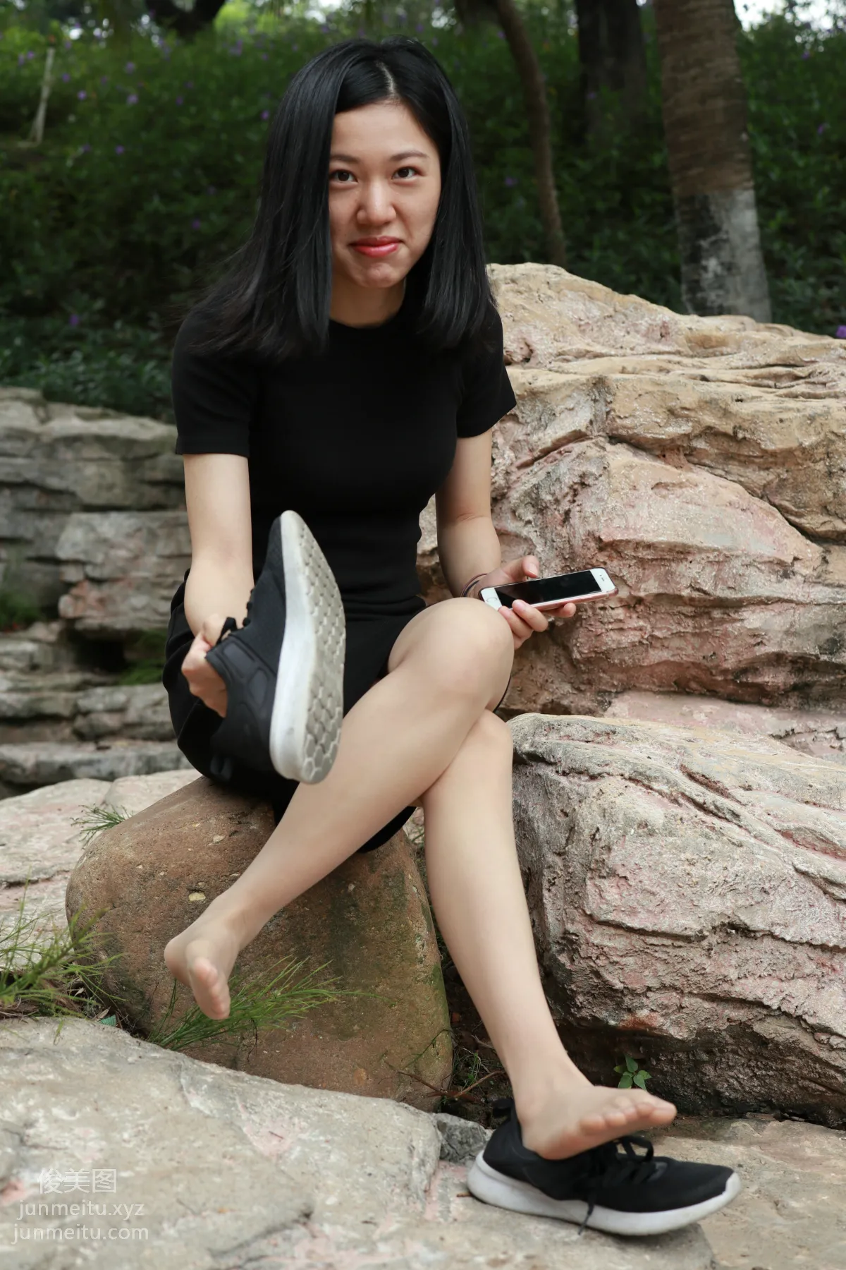Mojing Street NO.166, High Heels and Sneakers with Stockings Alternating [135P] photo 45