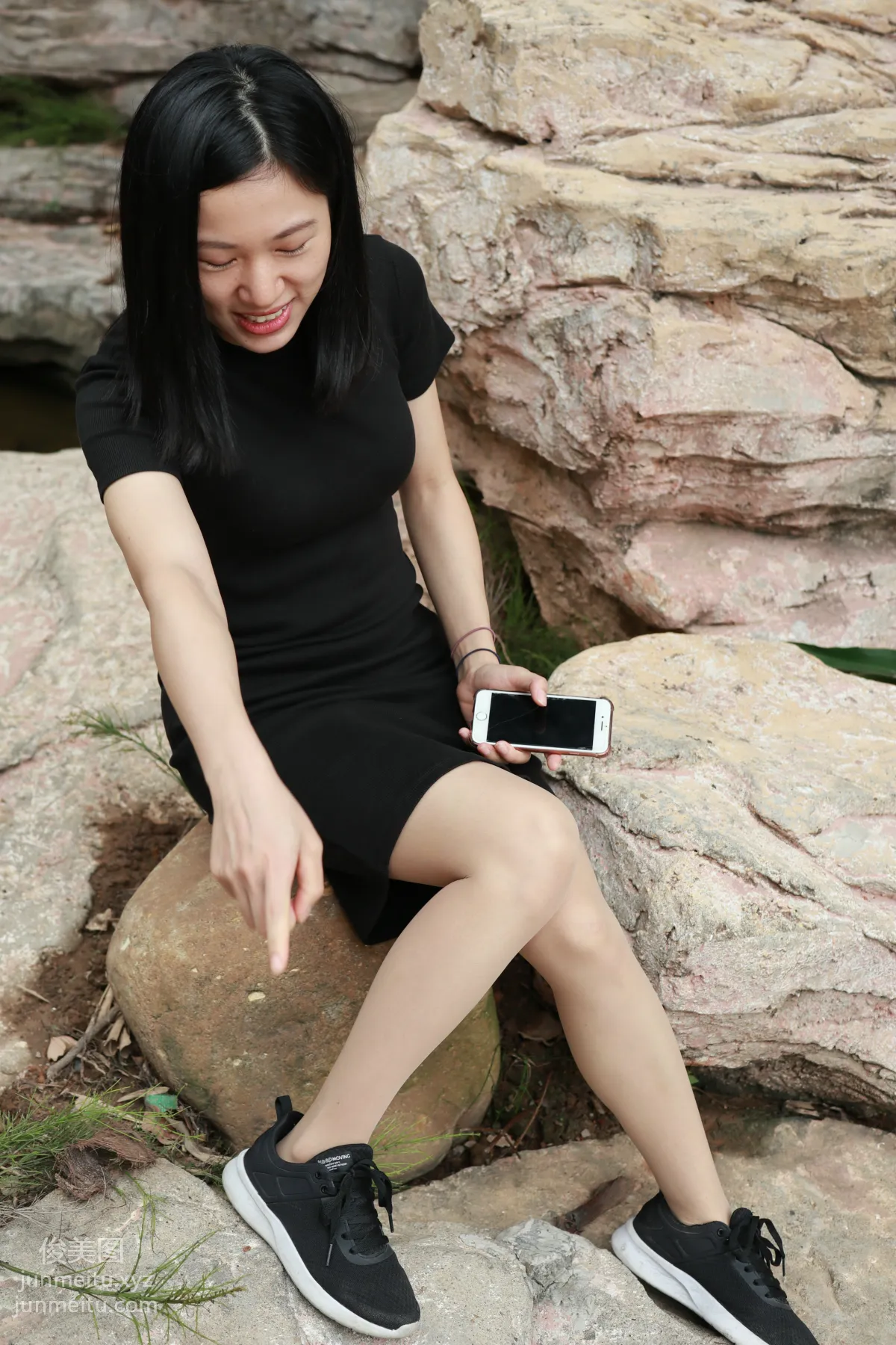 Mojing Street NO.166, High Heels and Sneakers with Stockings Alternating [135P] photo 48