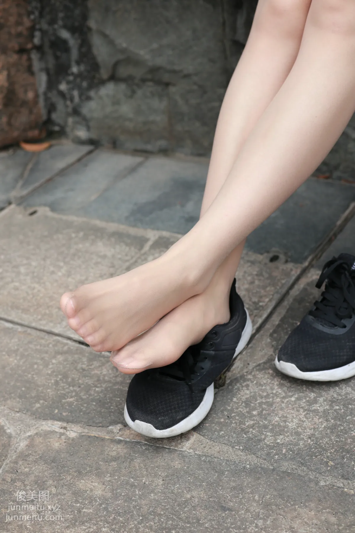 Mojing Street NO.166, High Heels and Sneakers with Stockings Alternating [135P] photo 60