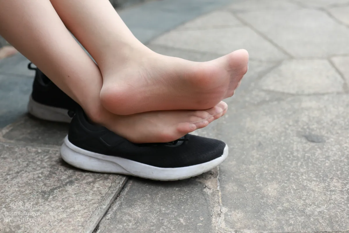 Mojing Street NO.166, High Heels and Sneakers with Stockings Alternating [135P] photo 61