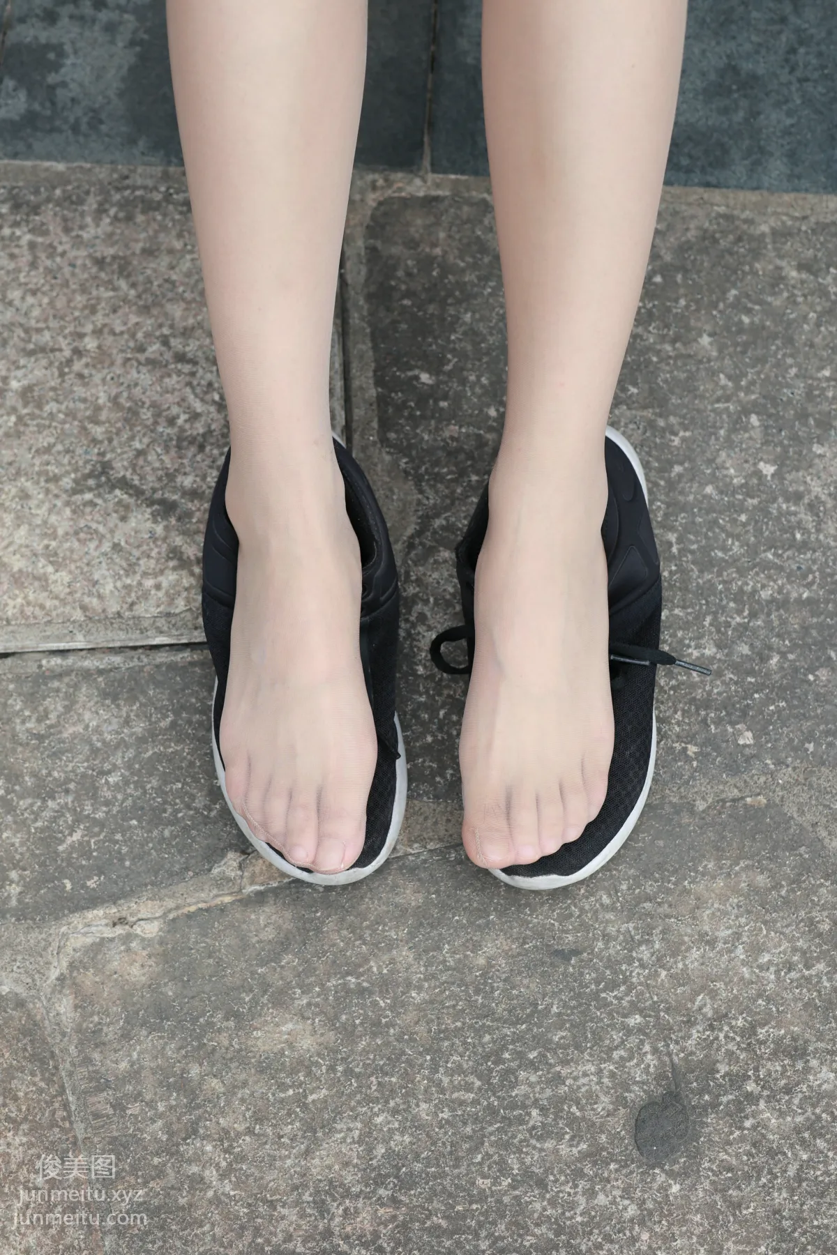 Mojing Street NO.166, High Heels and Sneakers with Stockings Alternating [135P] photo 62
