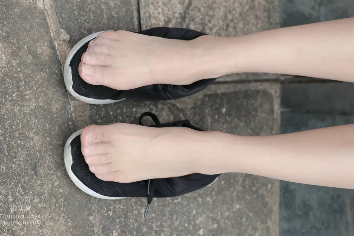 Mojing Street NO.166, High Heels and Sneakers with Stockings Alternating [135P] photo 63