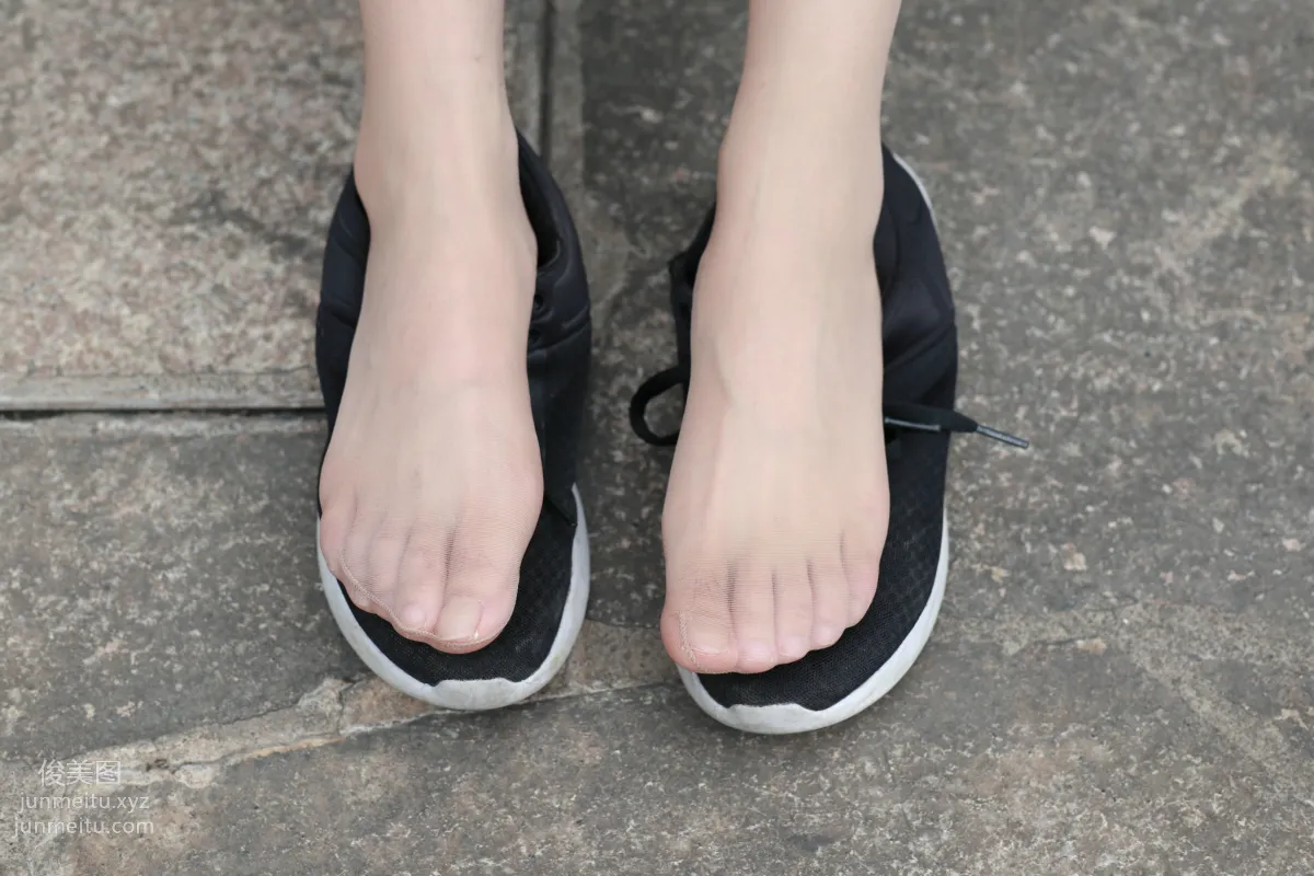 Mojing Street NO.166, High Heels and Sneakers with Stockings Alternating [135P] photo 64