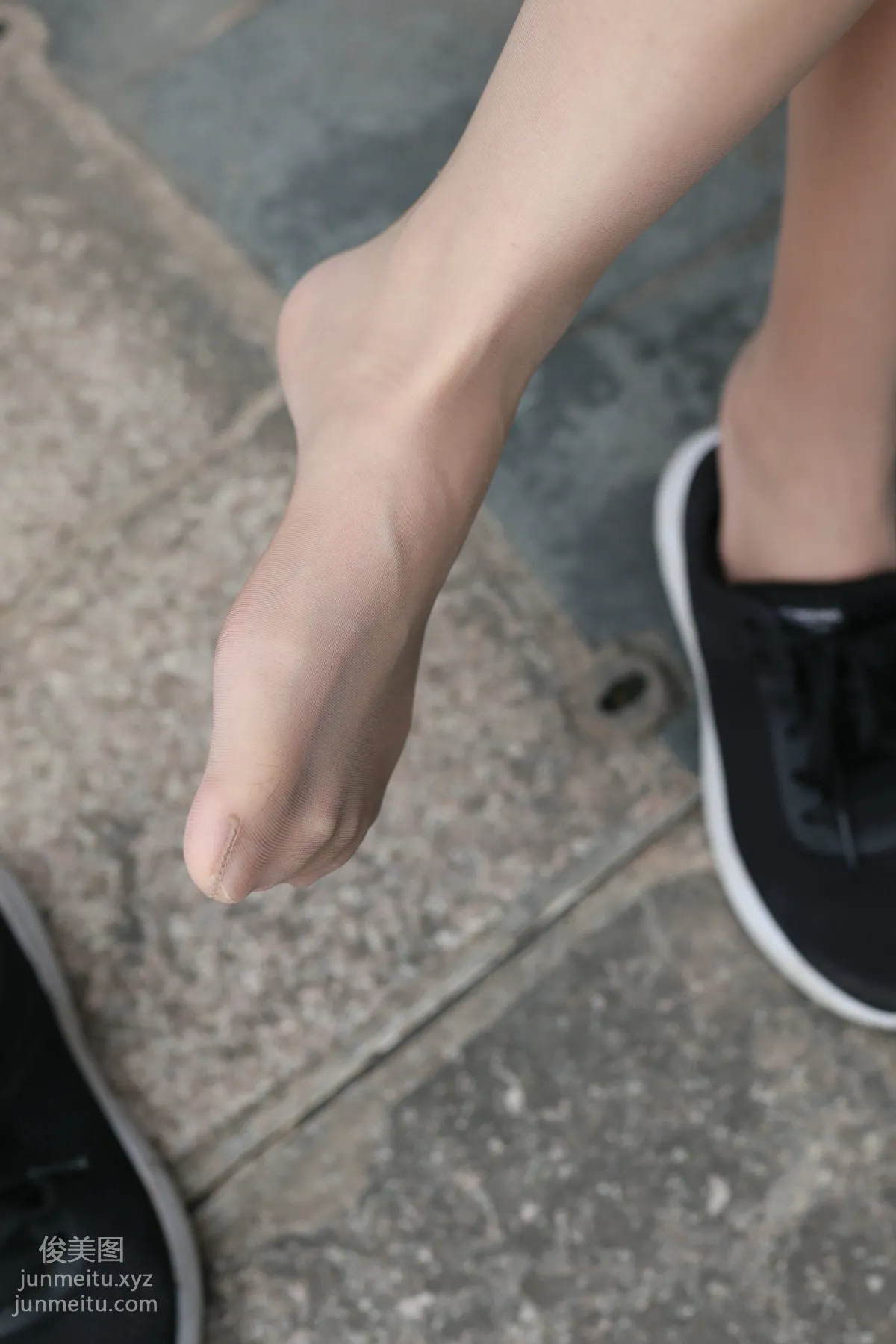 Mojing Street NO.166, High Heels and Sneakers with Stockings Alternating [135P] photo 86