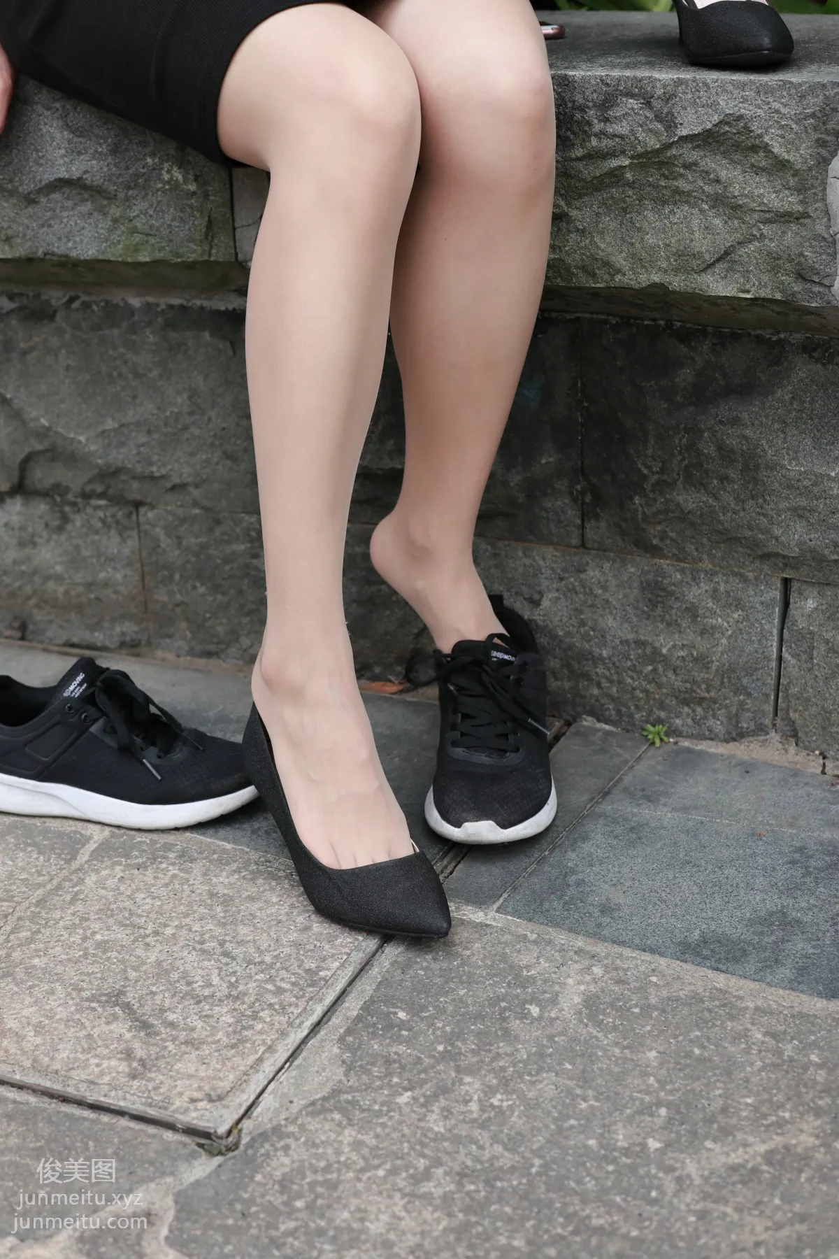 Mojing Street NO.166, High Heels and Sneakers with Stockings Alternating [135P] photo 88