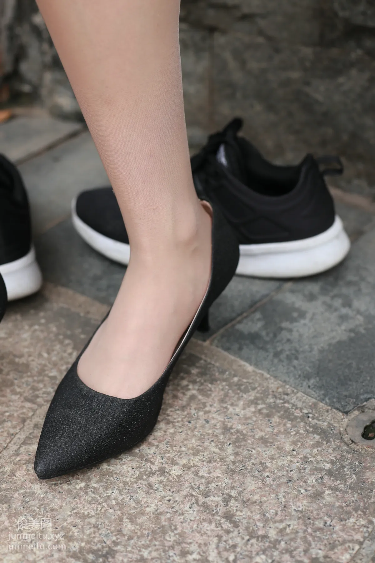Mojing Street NO.166, High Heels and Sneakers with Stockings Alternating [135P] photo 98