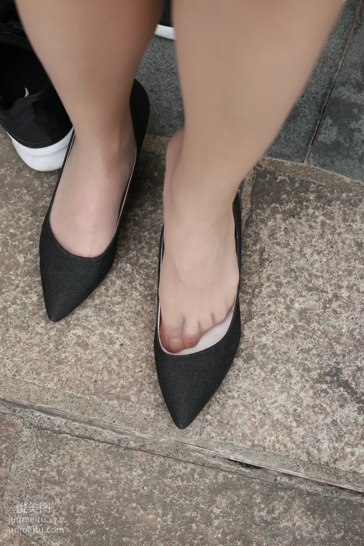 Mojing Street NO.166, High Heels and Sneakers with Stockings Alternating [135P] photo 107