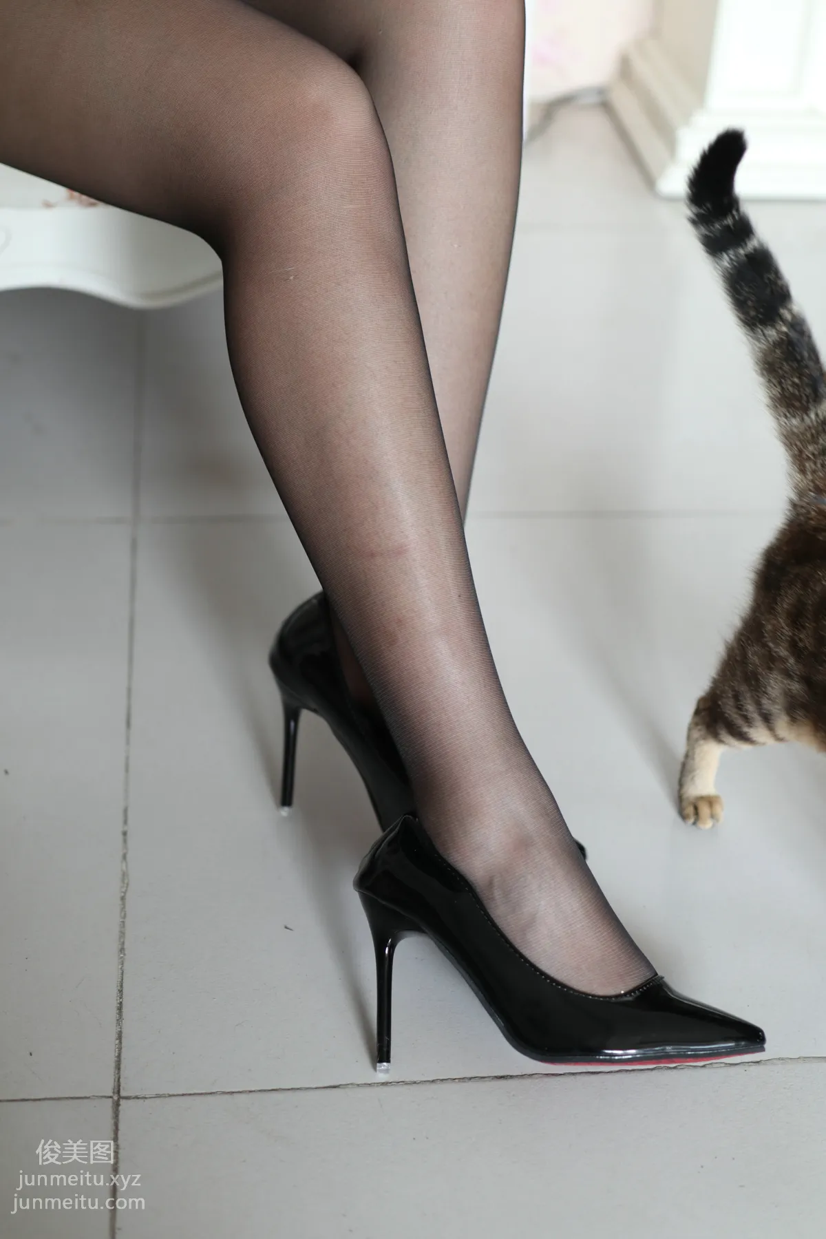 Mojing Street NO.171, Nude Stockings and Black Stockings Rooftop Shoot [294P] photo 15