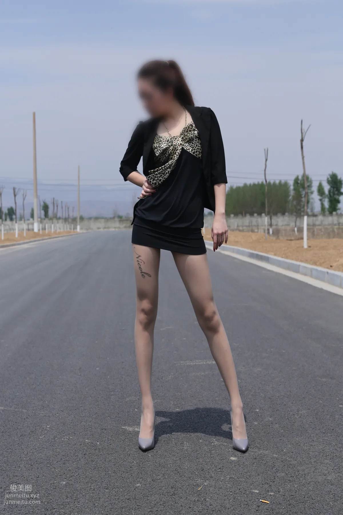 [Nicole Feet] NO.004 Highway, Gray Stockings and High Heels [113P] photo 1
