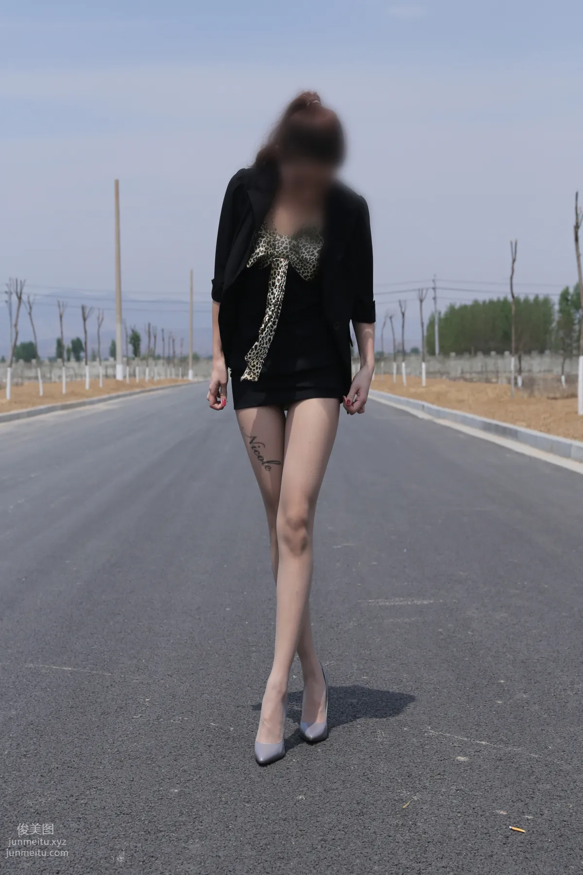 [Nicole Feet] NO.004 Highway, Gray Stockings and High Heels [113P] photo 2