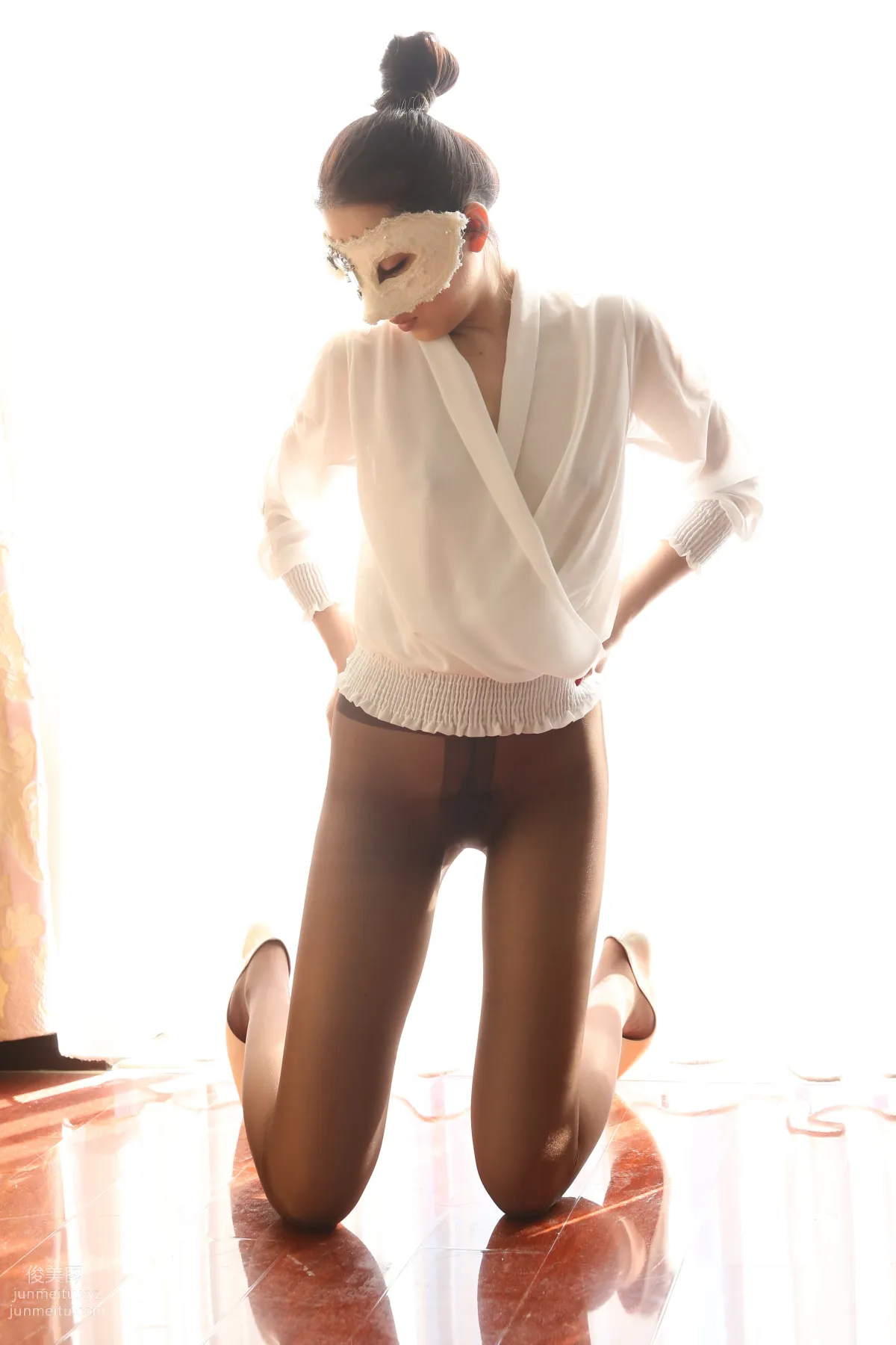 [Nicole Feet] NO.015 Indoor 1, High Heels and Gray Silk Legs [88P] photo 14