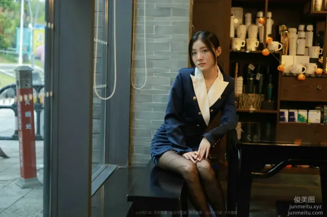 [IESS异思趣向] 2021.10.16 丝享家949：婉苹《OL姓感包臀裙》[132P]