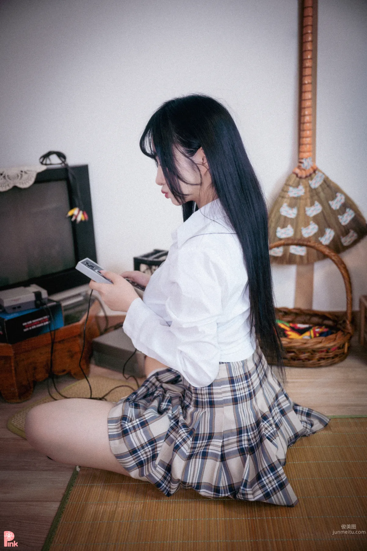 028.PINK- Jina - Jina's school uniform life[111P] 35