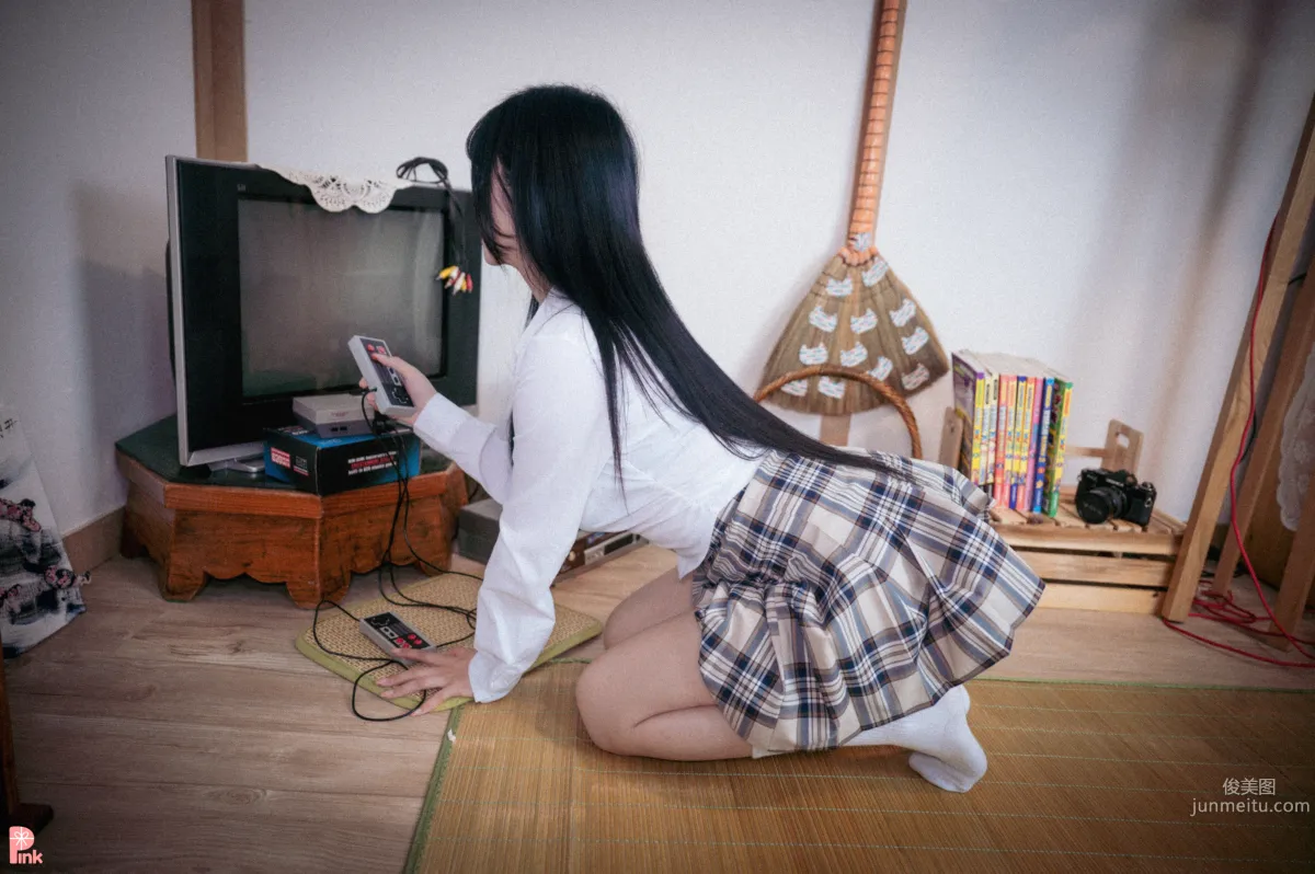 028.PINK- Jina - Jina's school uniform life[111P] 36