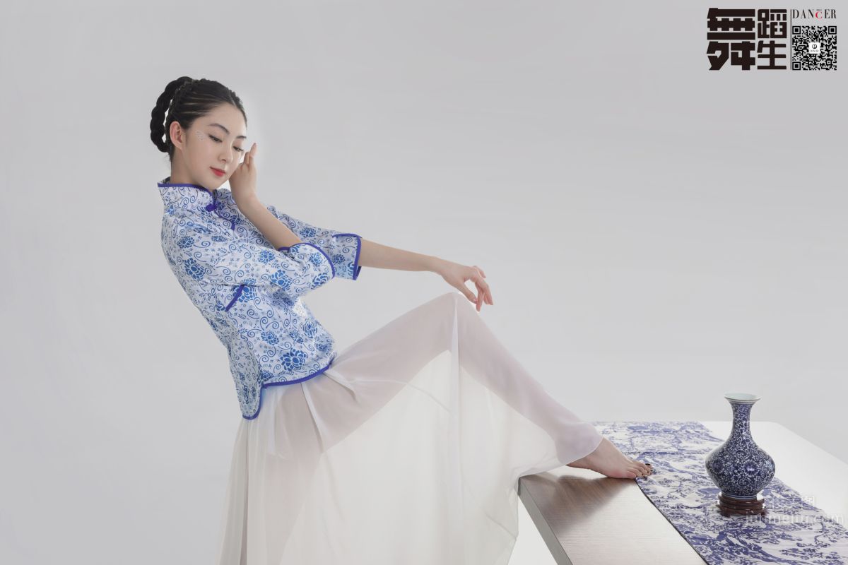 [GALLI] Dancer's Diary 104 - Blue and White Porcelain, Han Yutong photo 2