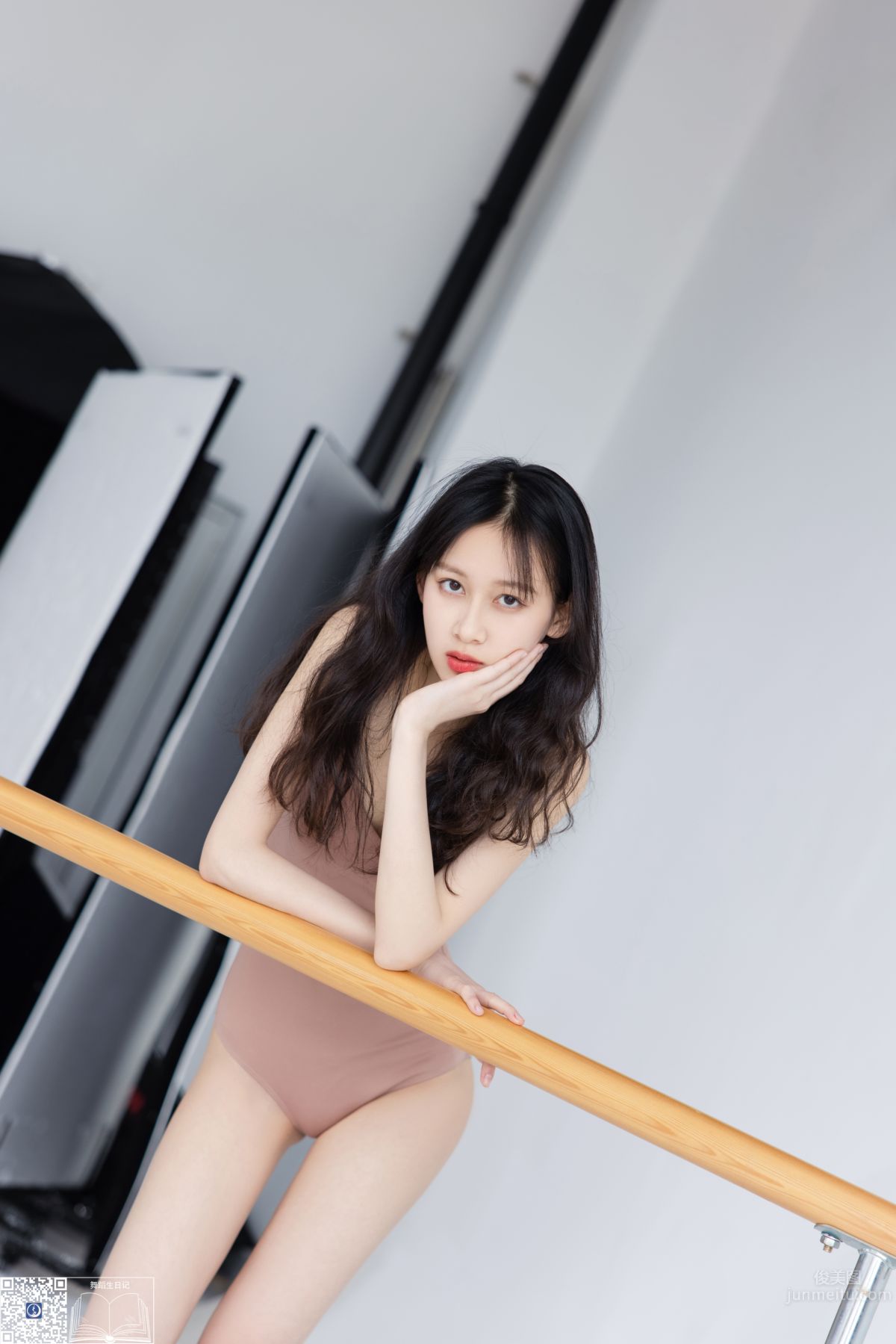 Li Li: GALLI No. 042 photo 5