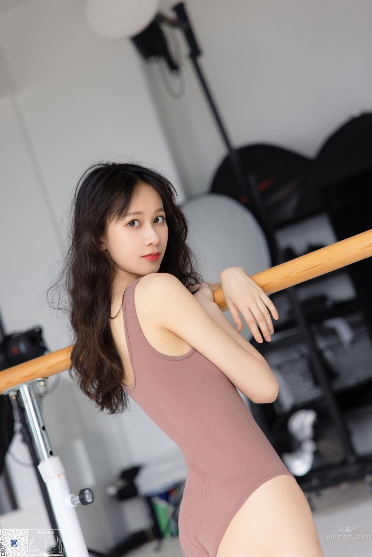 Li Li: GALLI No. 042 photo 14