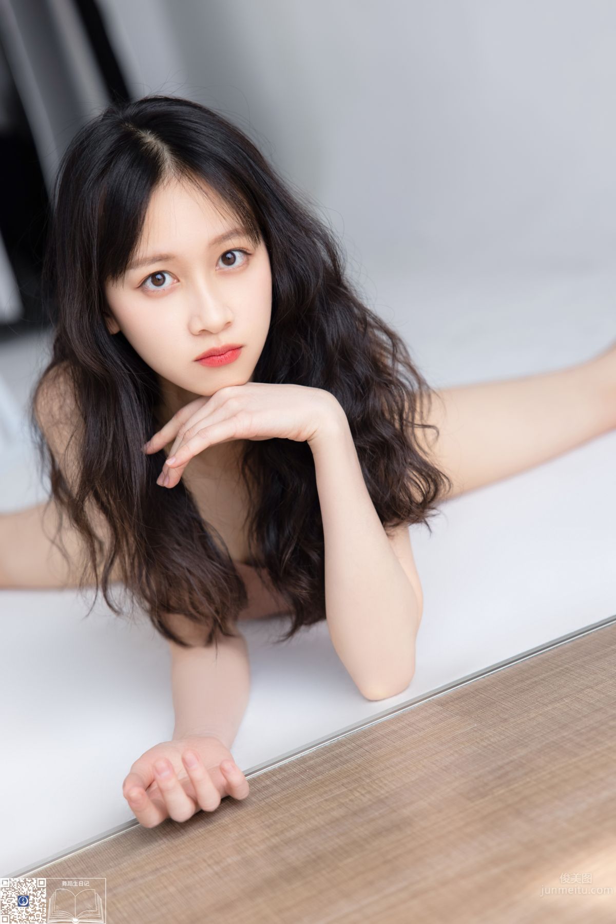 Li Li: GALLI No. 042 photo 16
